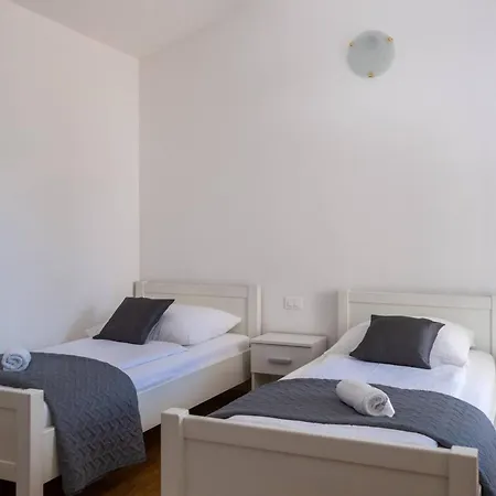 Ferienhaus Ellen Sophie Vrznaveri